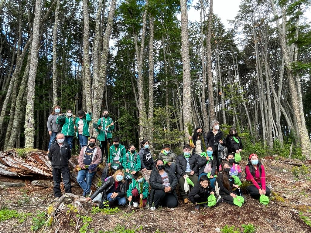Forjadores Ambientales participan en taller que rescata el Patrimonio Yagán