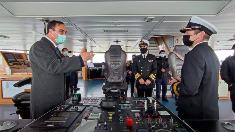 AGS 61 “Cabo de Hornos” concluyó comisión cientifica en la zona austral recibiendo visita del gobernador regional