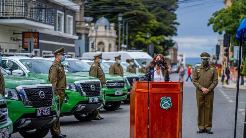 Gobierno presenta 14 nuevos vehículos policiales en Magallanes y 15 cámaras de televigilancia en Punta Arenas