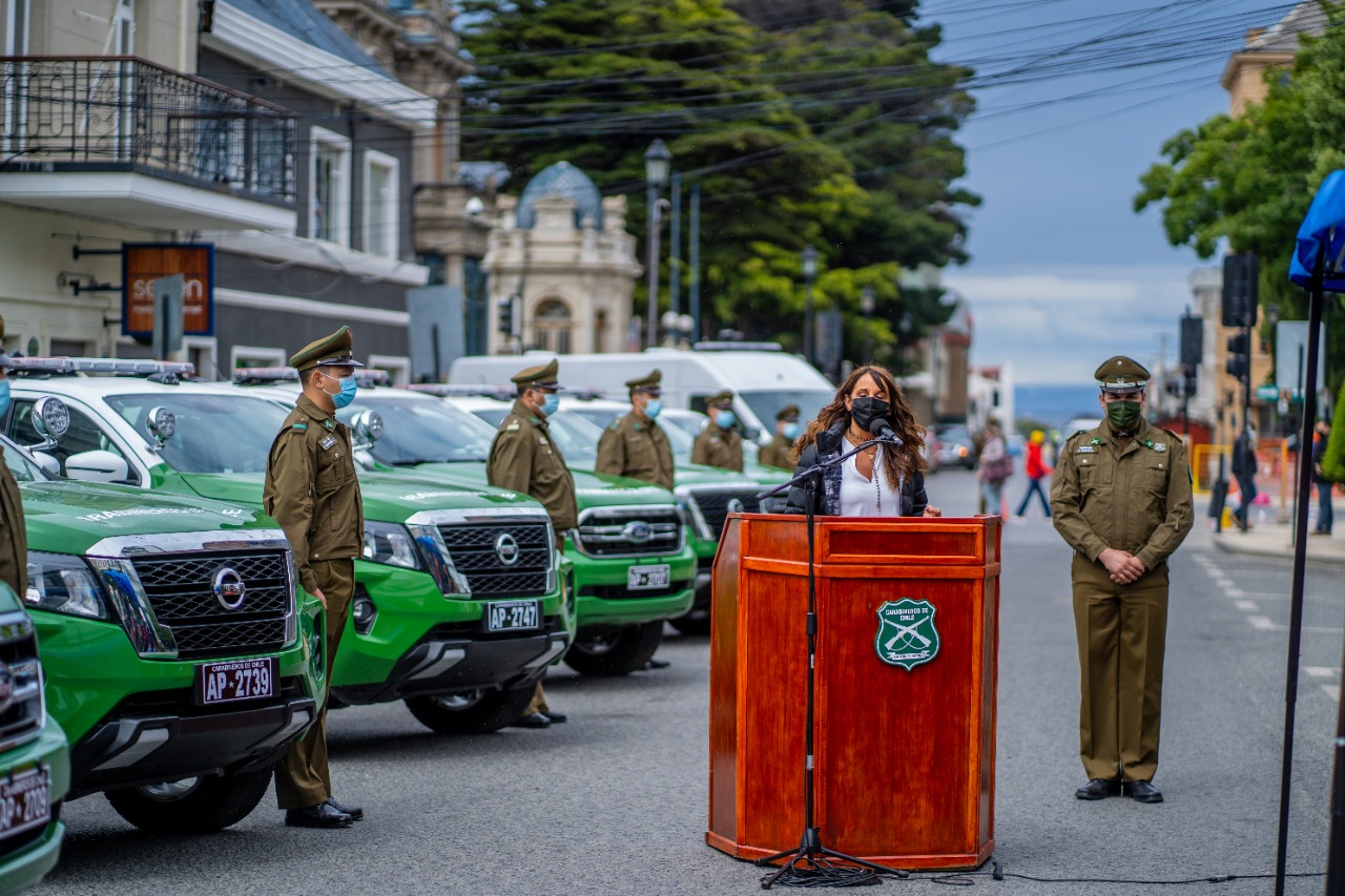 Gobierno presenta 14 nuevos vehículos policiales en Magallanes y 15 cámaras de televigilancia en Punta Arenas