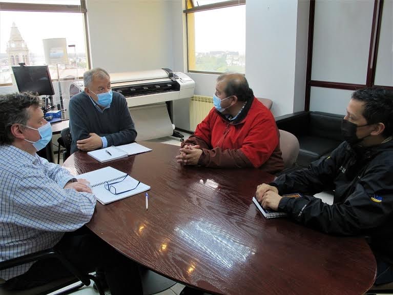 Seremi de Vivienda y Urbanismo se reúne con Municipio de Laguna Blanca para avanzar en proyectos comunales
