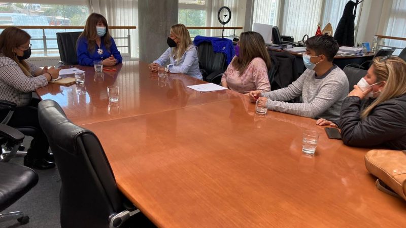 Directora de Sercotec se reunió con alcaldesa de Puerto Natales para una posible implementación de ferias libres