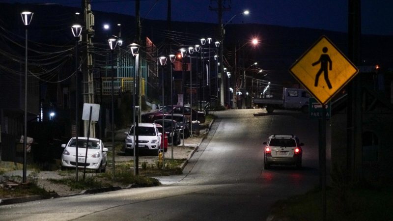 Municipalidad de Punta Arenas entregó 2 kilómetros más de luminarias peatonales en la ciudad