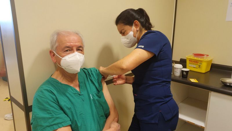 Se inició proceso de vacunación cuarta dosis para funcionarios del Hospital Clínico de Magallanes