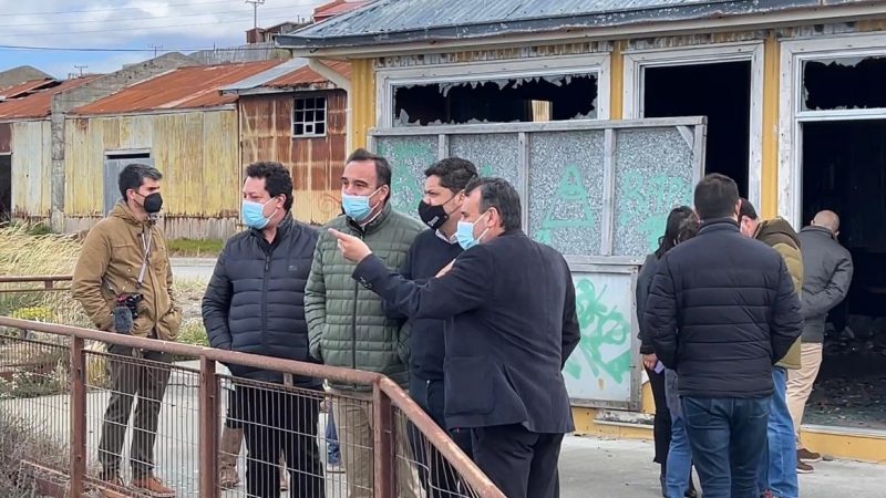 Gobernador Regional Jorge Flies junto al alcalde de Porvenir, visitaron espacios patrimoniales de la ciudad