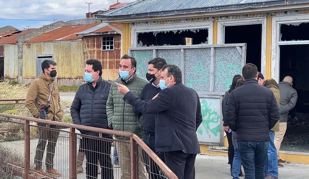 Gobernador Regional Jorge Flies junto al alcalde de Porvenir, visitaron espacios patrimoniales de la ciudad