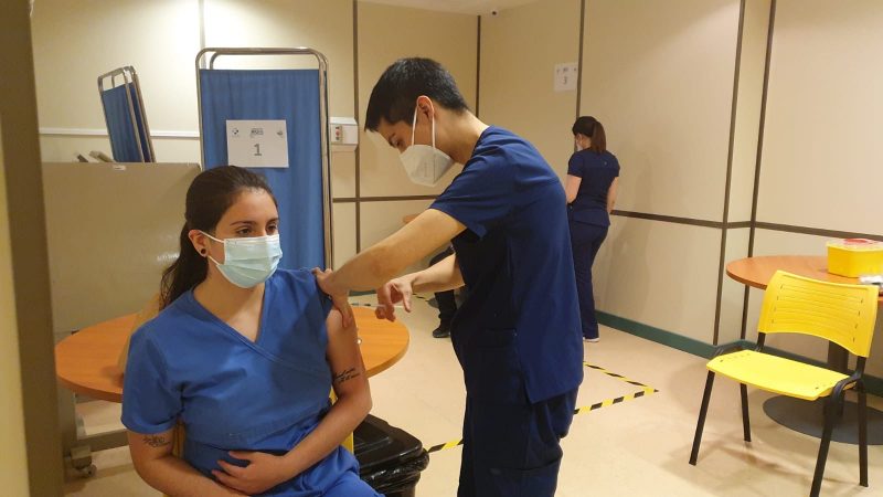 Inició proceso de vacunación cuarta dosis para funcionarios del Hospital Clínico Magallanes
