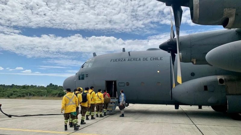 Brigadas de las regiones de Los Lagos y Los Ríos ya se encuentran en Tierra del Fuego para combatir incendio forestal en Timaukel