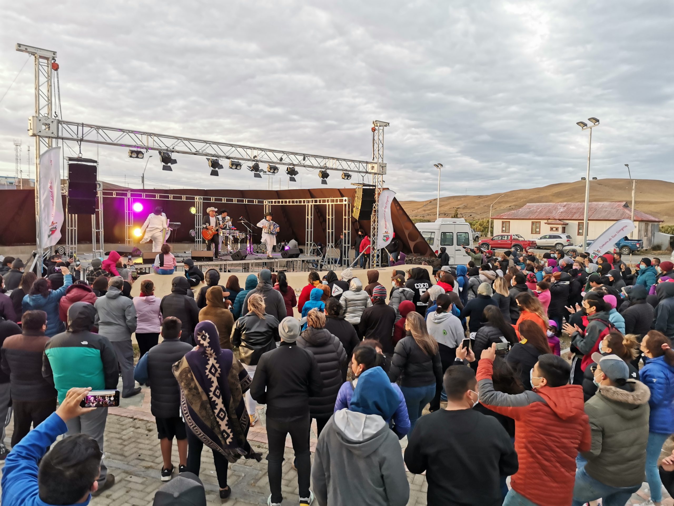 Más de 200 personas en San Gregorio disfrutaron de Los Charros de Lumaco
