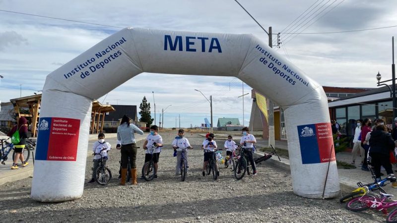 Entretenida Cicletada Familiar con polvos de colores se realizó en San Gregorio