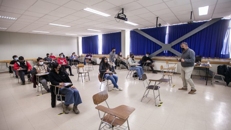 Taller preparó a estudiantes de Ingeniería UMAG en el montaje industrial de parques eólicos