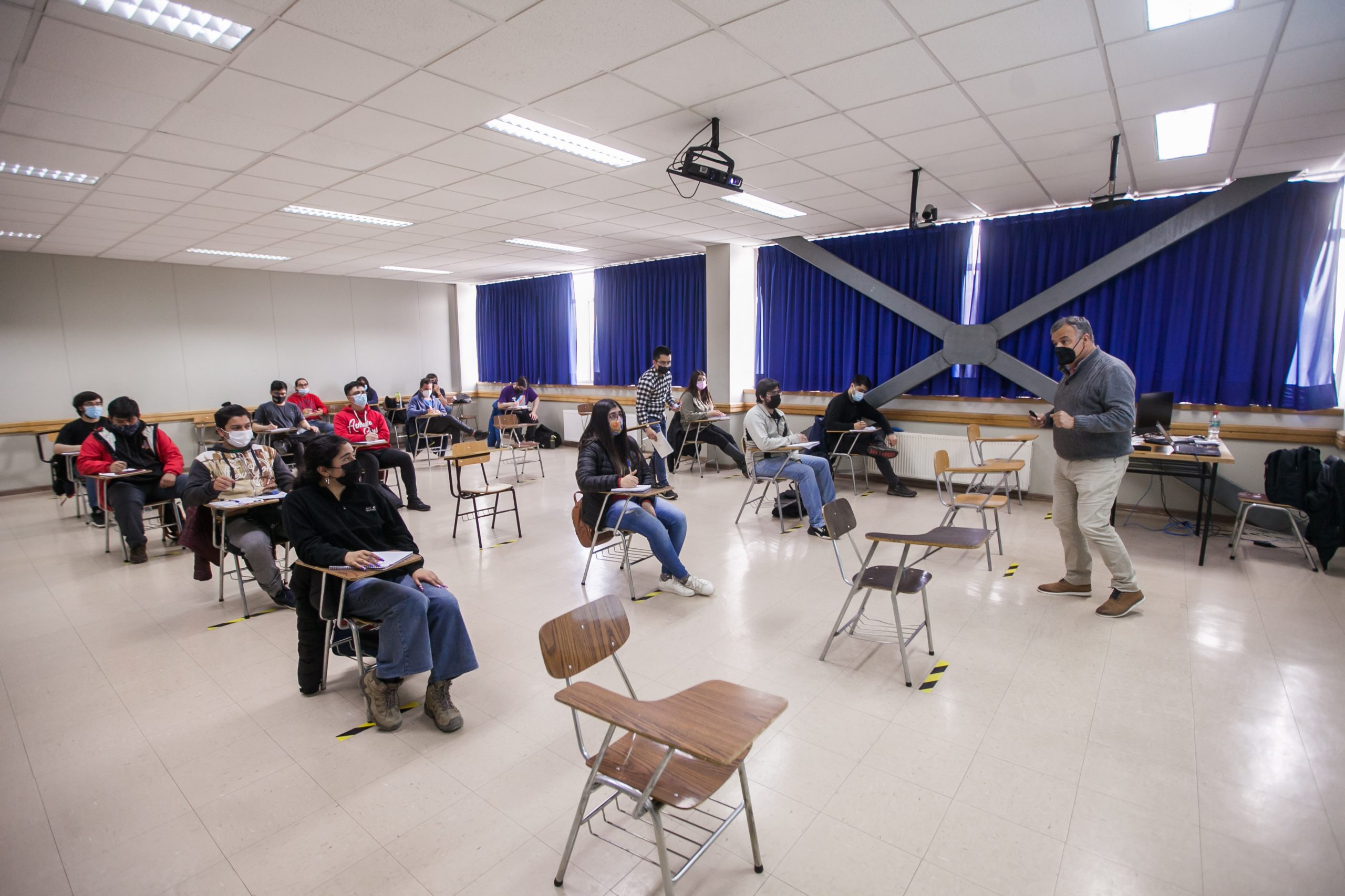 Taller preparó a estudiantes de Ingeniería UMAG en el montaje industrial de parques eólicos