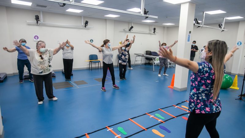 48 adultos mayores participan de taller de envejecimiento activo en la Unidad de Kinesiología y Rehabilitación del CADI UMAG