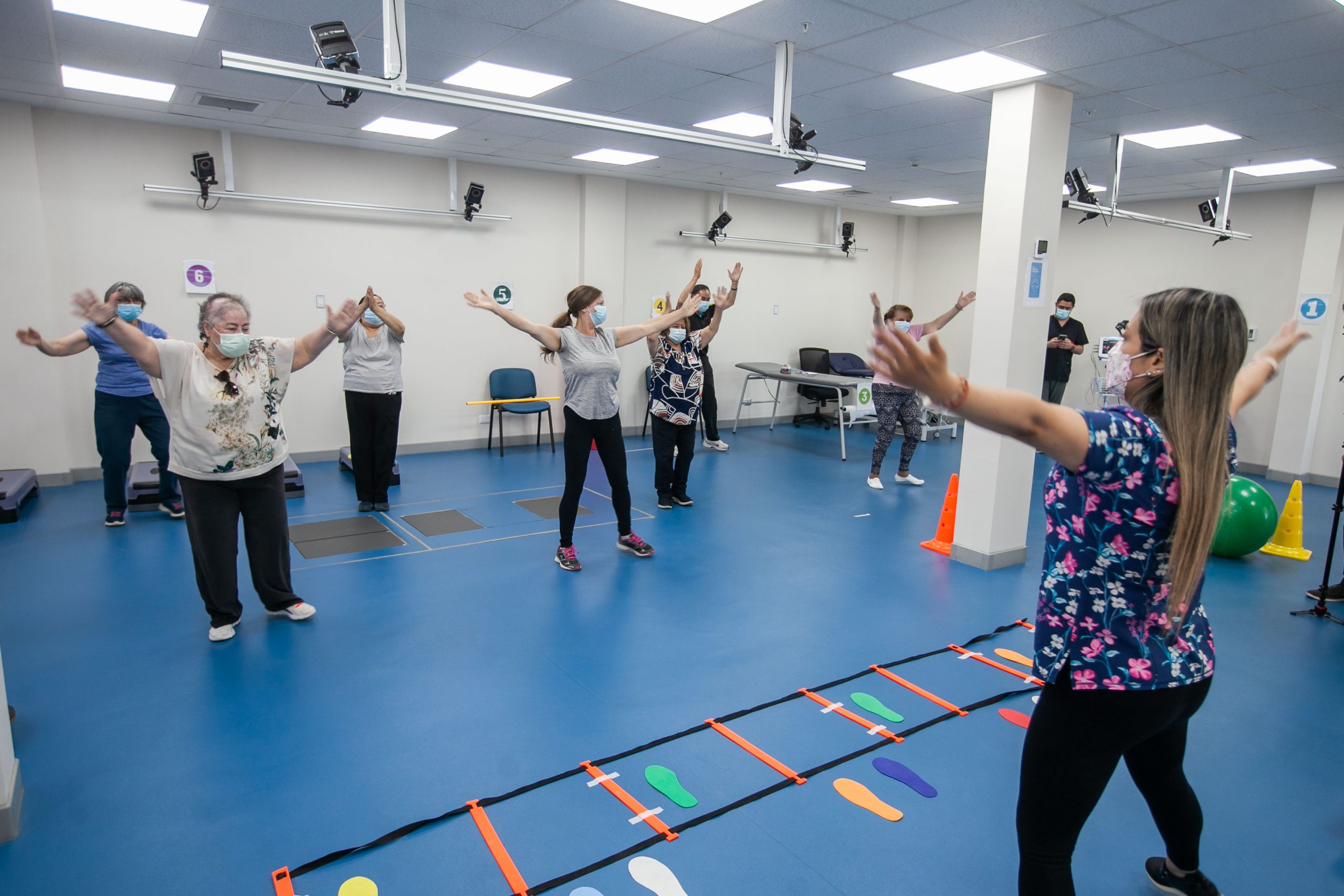 48 adultos mayores participan de taller de envejecimiento activo en la Unidad de Kinesiología y Rehabilitación del CADI UMAG