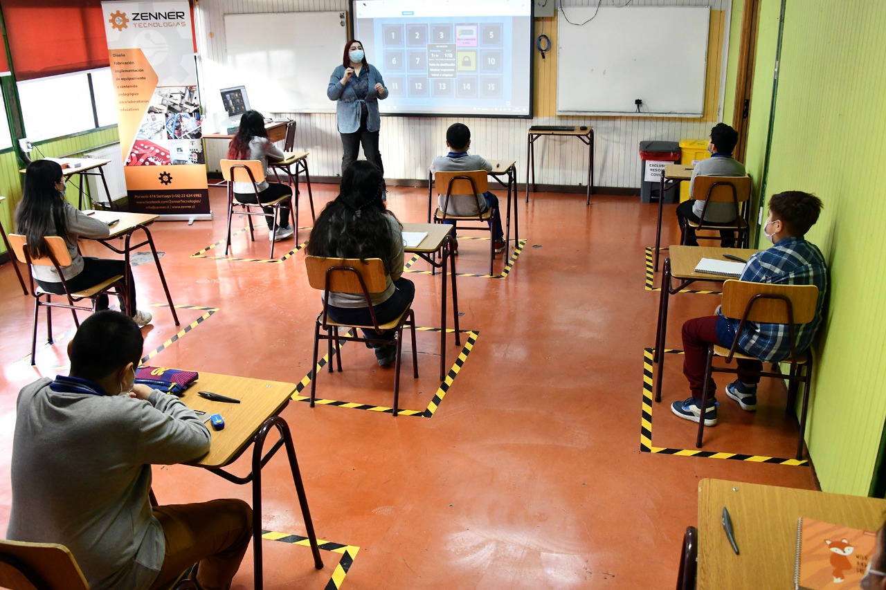 Alcalde Radonich anunció que este año todos los alumnos matriculados en los colegios municipales recibirán un kit de útiles escolares