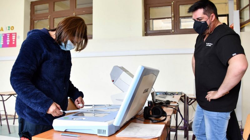 Dirección de Tránsito instaló nuevo punto de atención para renovar licencias de conducir.