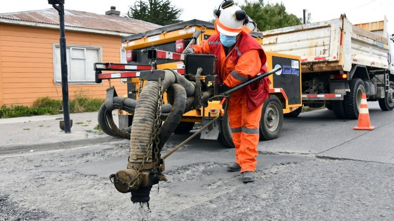 Municipalidad inició trabajos de  bacheo en distintas calles de Punta Arenas