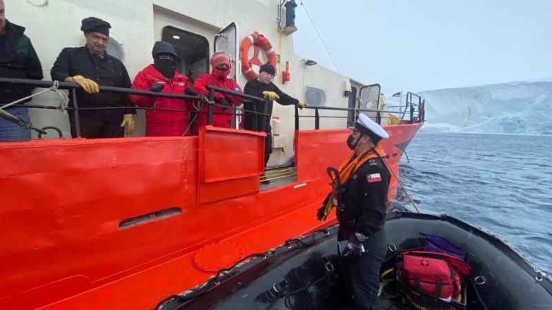 Gobernación Marítima de la Antártica Chilena efectuó fiscalización y apoyo al Instituto Antártico Chileno en  Rada Covadonga