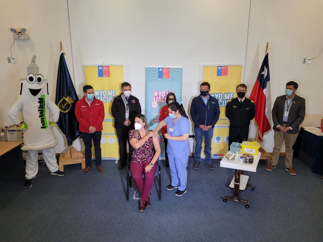 Comienza vacunación de cuarta dosis contra covid-19 para funcionarios de salud de la red asistencial