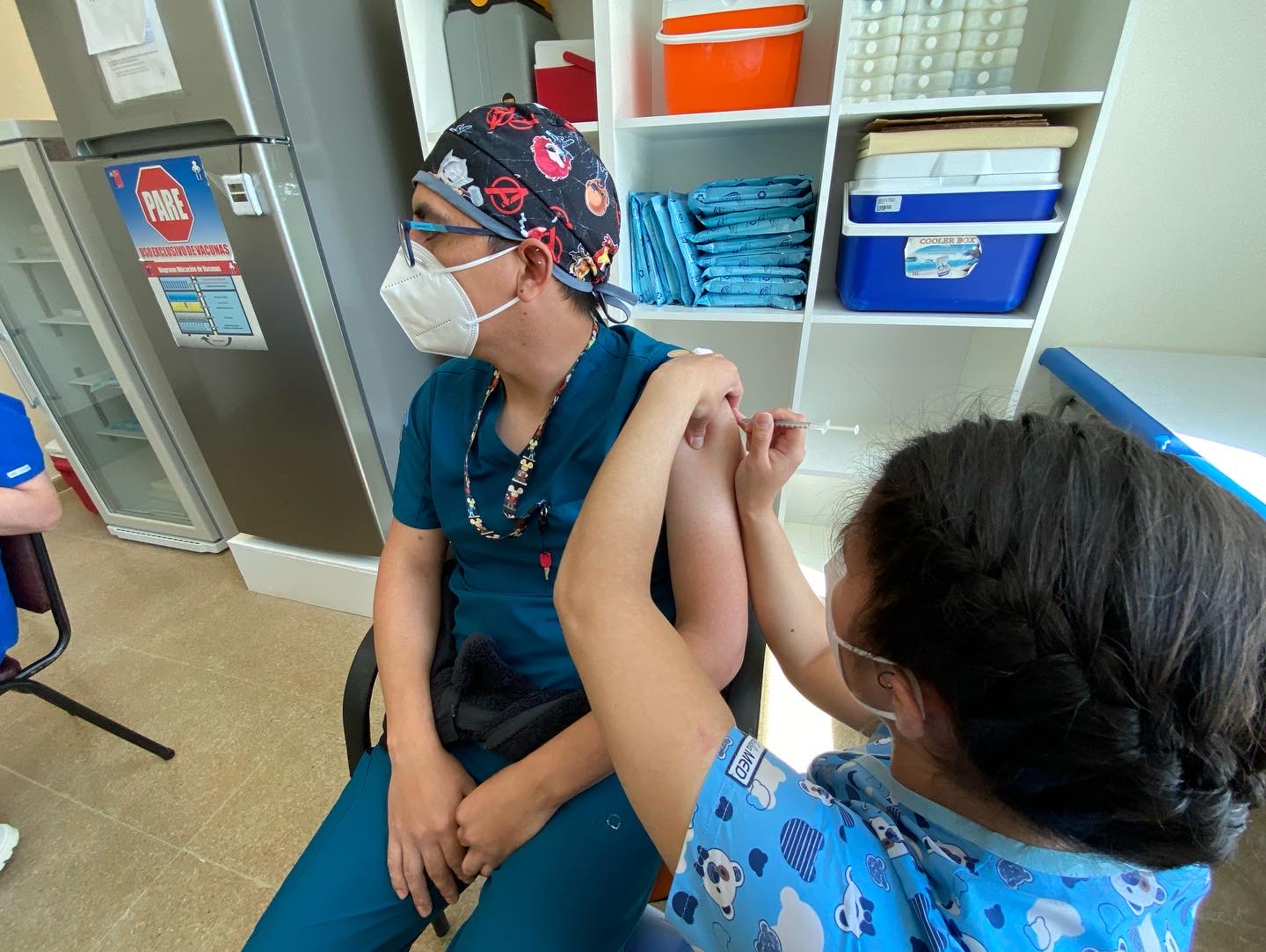 COVID-19: Hospital Augusto Essmann Burgos de Puerto Natales inicia vacunación de cuarta dosis para funcionarios/as del área de la salud