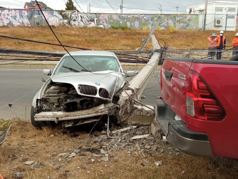 2.697 clientes quedaron sin energía eléctrica en sus hogares producto de choque de madrugada en sector Portal del Estrecho