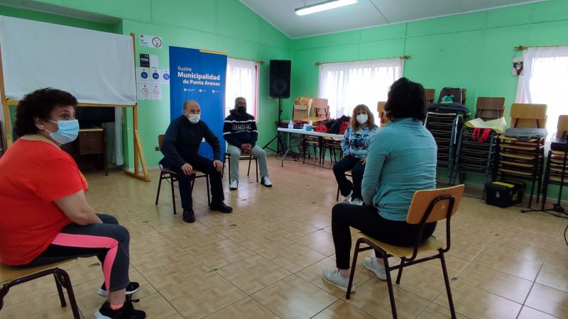 Con vecinos de Villa Las Nieves, Municipio de Punta Arenas retomó actividades de verano en sedes vecinales
