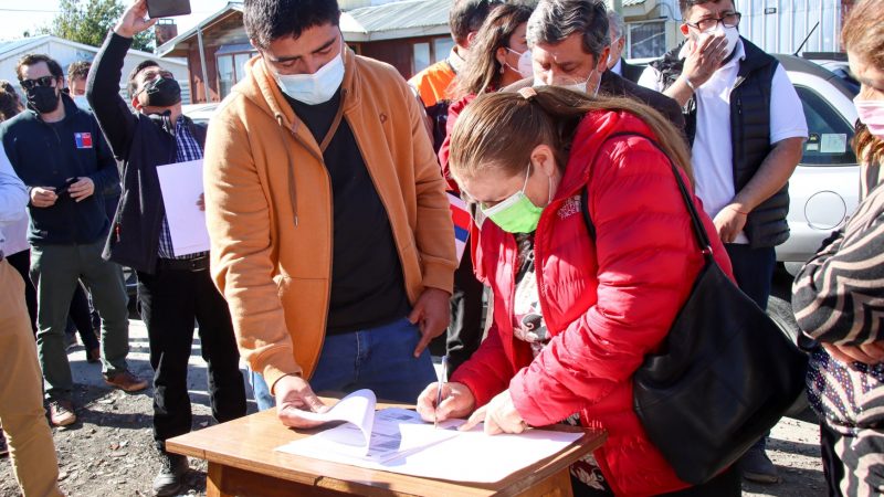 Entregan viviendas de emergencia de Onemi a seis familias natalinas que perdieron sus casas en incendio del 25 de diciembre