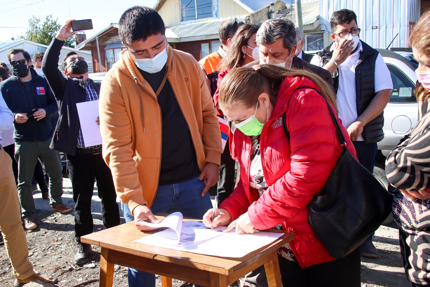 Entregan viviendas de emergencia de Onemi a seis familias natalinas que perdieron sus casas en incendio del 25 de diciembre