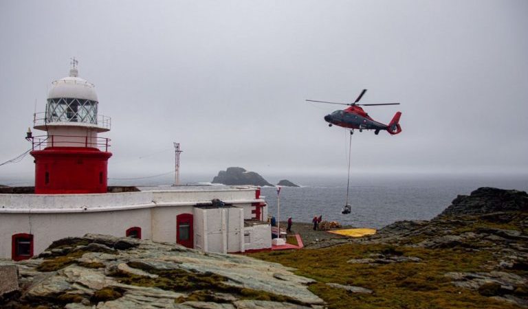 Armada realizó relevo de dotaciones y reaprovisionamiento de faros oceánicos en la región de Magallanes