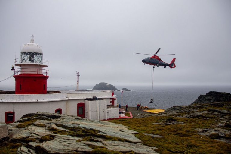 Armada realizó relevo de dotaciones y reaprovisionamiento de faros oceánicos en la región de Magallanes