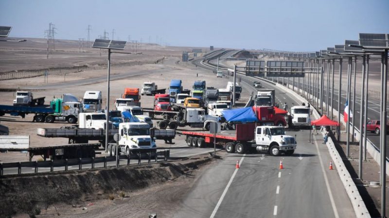 Gobierno declara estado de excepción en el norte y acuerda medidas con camioneros en paro