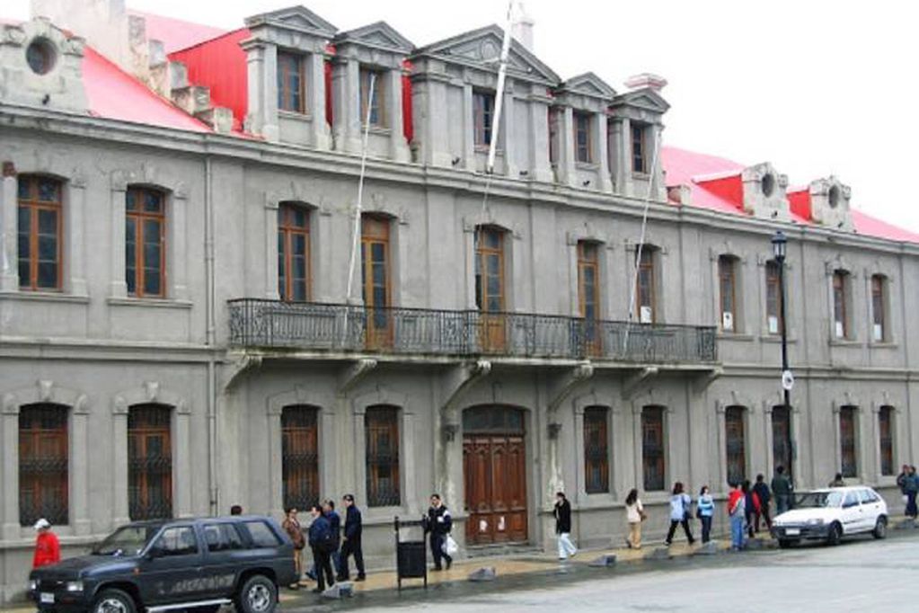 Gobierno Regional de Magallanes aporta 76 millones de pesos para combatir incendio en Timaukel