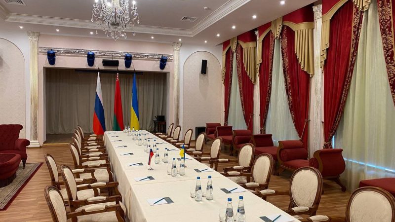 Se inicia diálogo de paz entre Ucrania y Rusia, en la frontera bielorusa