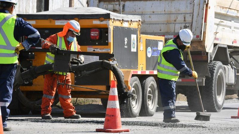 Municipalidad realiza bacheos en el sector sur de Punta Arenas