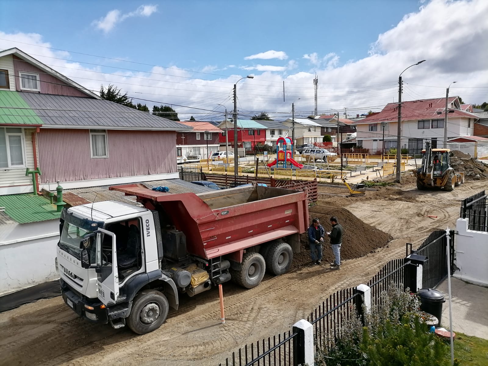 Trabajos de pavimentación se efectúan en población Capremer, sector sur de Punta Arenas