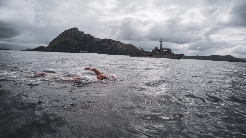 Bárbara Hernández realizó nado en las gélidas aguas del Cabo de Hornos