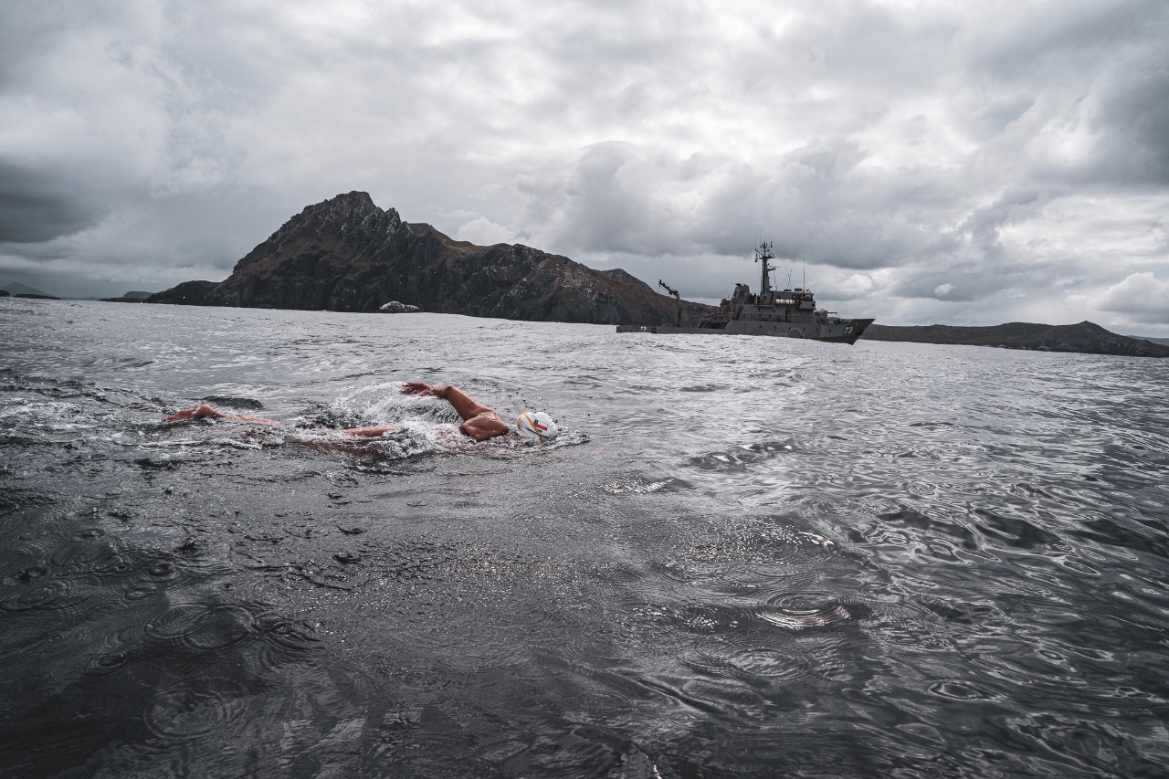 Bárbara Hernández realizó nado en las gélidas aguas del Cabo de Hornos