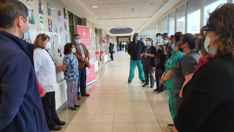 En el Hospital Clínico Magallanes se presenta exposición fotográfica con motivo del Día del Auxiliar de Servicio