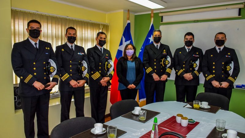 Delegada Presidencial Provincial de la Antártica Chilena, recibió un saludo protocolar de comitiva de autoridades navales de Puerto Williams