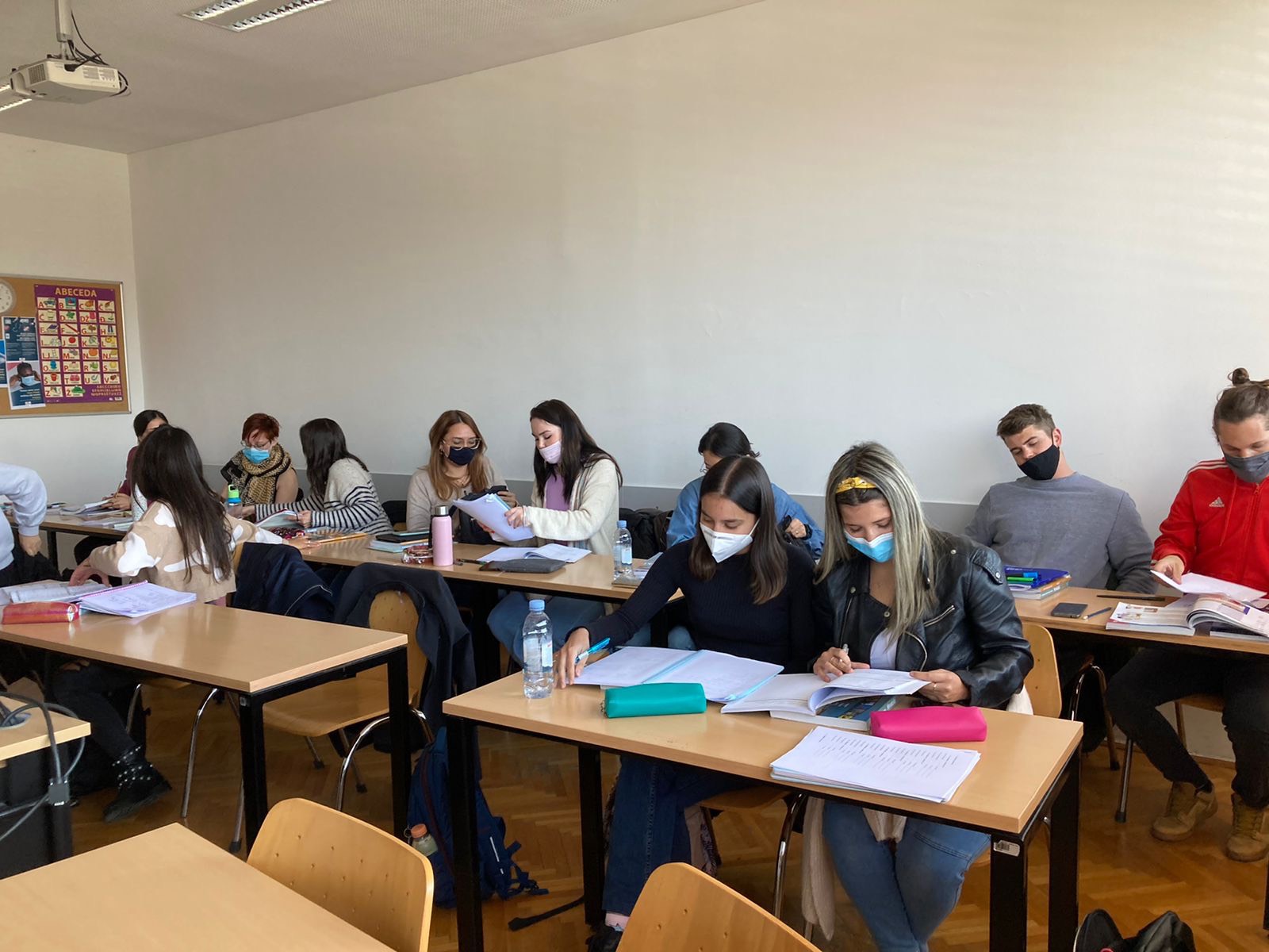 Ya están en Croacia las primeras dos becarias del Lectorado de Lengua y Literatura Croata dictado en la UMAG