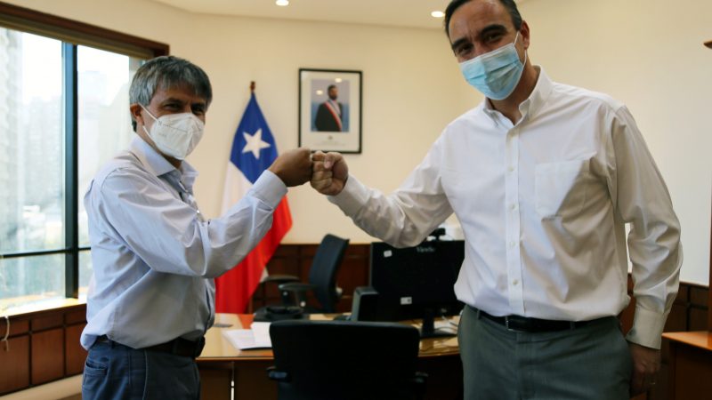 Gobernador Regional de Magallanes Jorge Flies firma convenio para proyecto Ultima Milla con Subsecretaría de Transporte