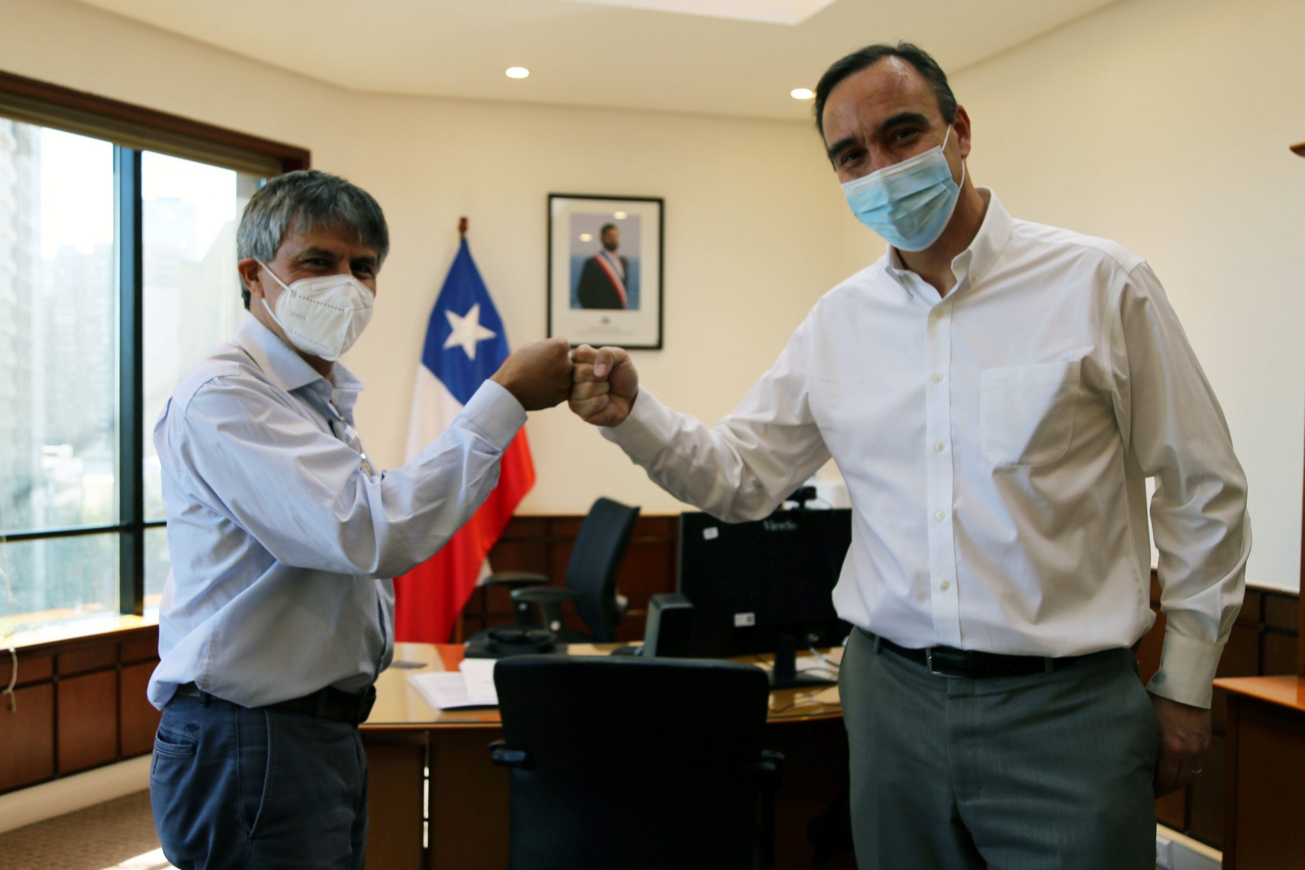 Gobernador Regional de Magallanes Jorge Flies firma convenio para proyecto Ultima Milla con Subsecretaría de Transporte