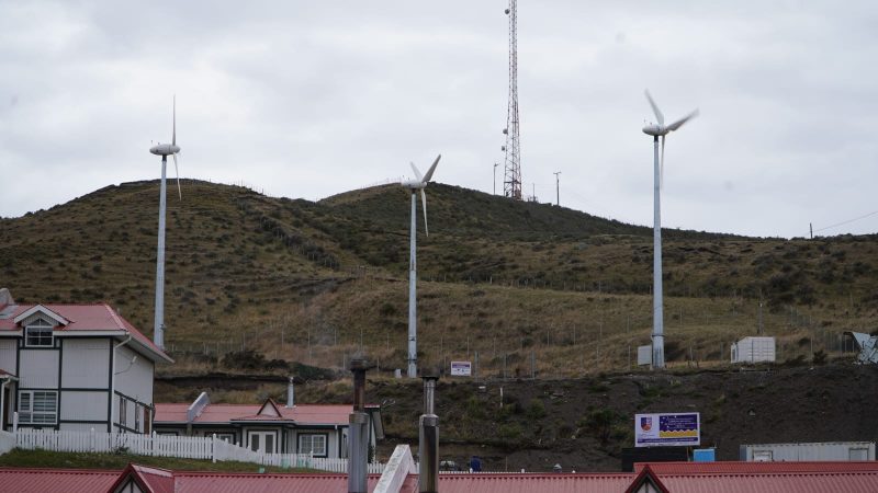 Capital comunal de Río Verde contará con electricidad 24/7 gracias a nuevo sistema de energía eólica