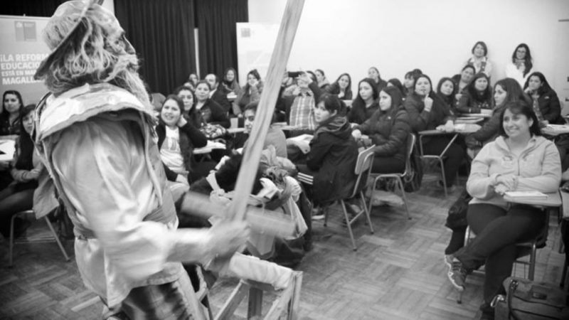 Colectivos teatrales realizaron intervención cultural en Villa Andrés Pivcevic de Punta Arenas