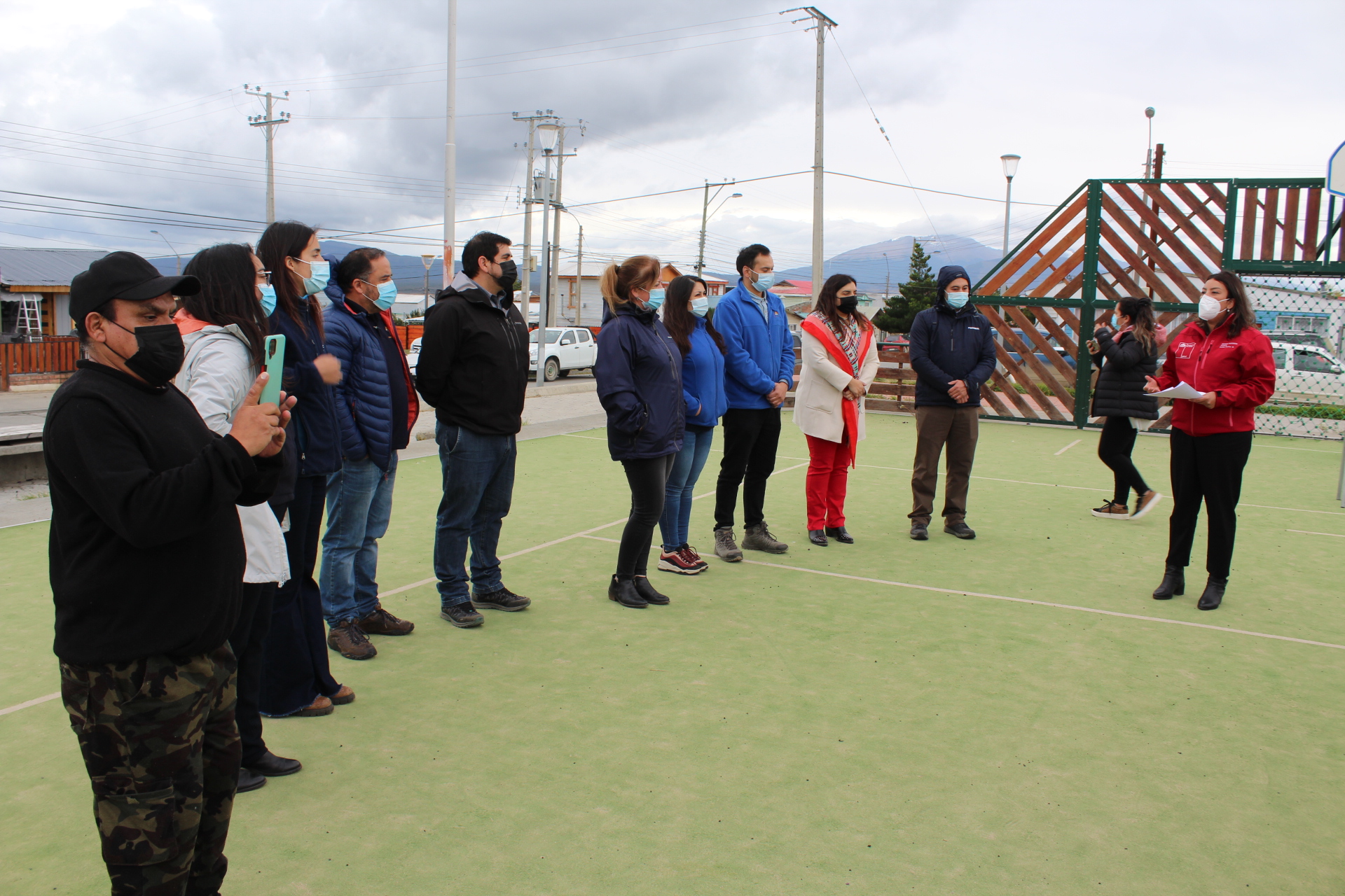 Autoridad destaca compromiso social de empresas que colaboraron con familias natalinas afectadas por incendio