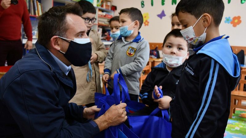 Comenzó entrega de útiles escolares para 12.000 alumnos de colegios municipales de Punta Arenas