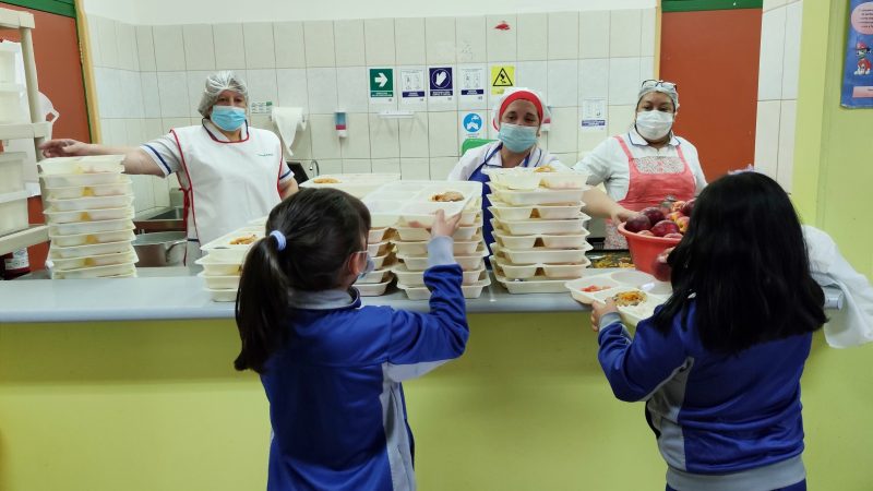 Junaeb inició la entrega de alimentación en los comedores de los colegios desde el primer día de clases