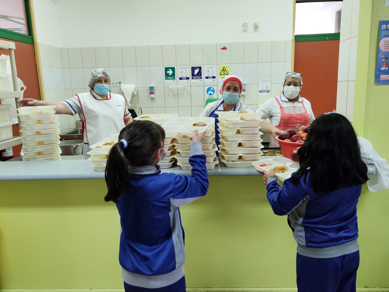 Junaeb inició la entrega de alimentación en los comedores de los colegios desde el primer día de clases