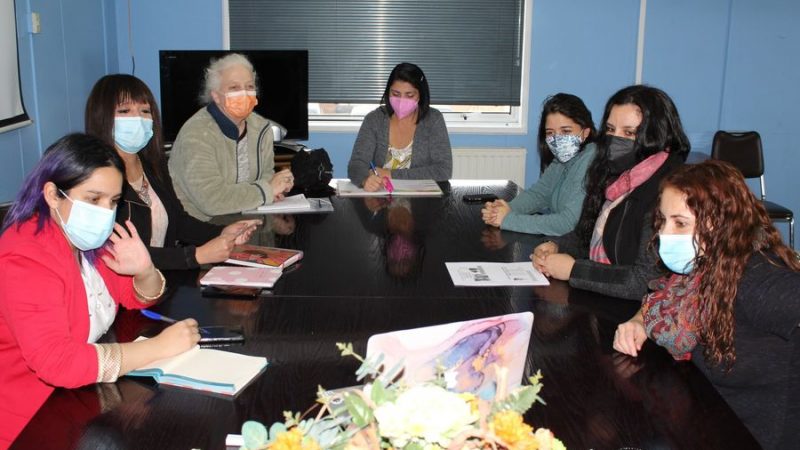 Delegada Provincial de Ultima Esperanza Romina Alvarez, en reunión con la Sociedad Protectora de Animales de Puerto Natales