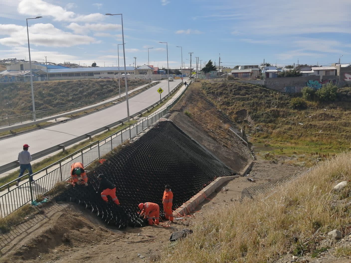 Serviu trabaja en la estabilización del talud de terraplén de Eusebio Lillo, en el sector sur de Punta Arenas